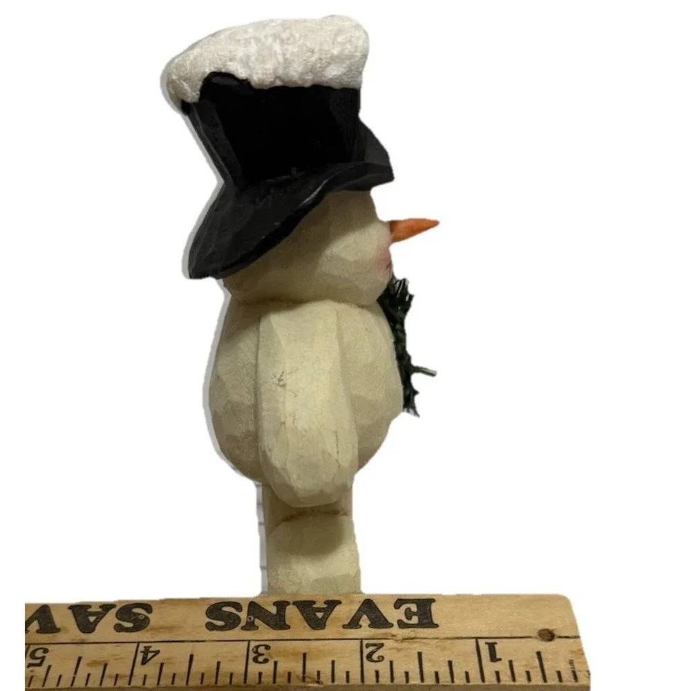Chunky Snowman With Wreath Faux Wood Carving Resin 5